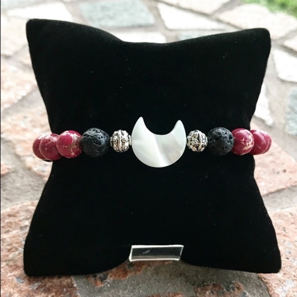 Genuine mother of pearl moon oil diffuser bracelet - Picture 2 of 8